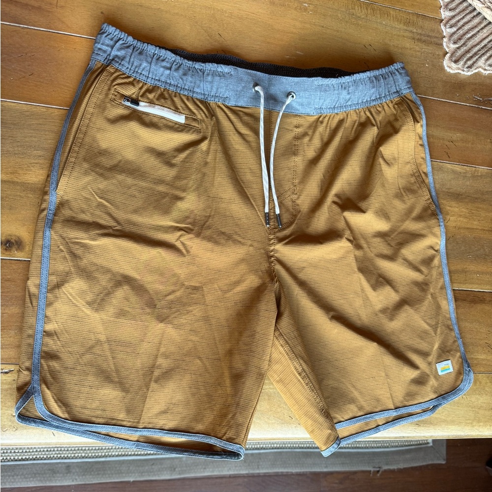 Vuori mens banks shorts
